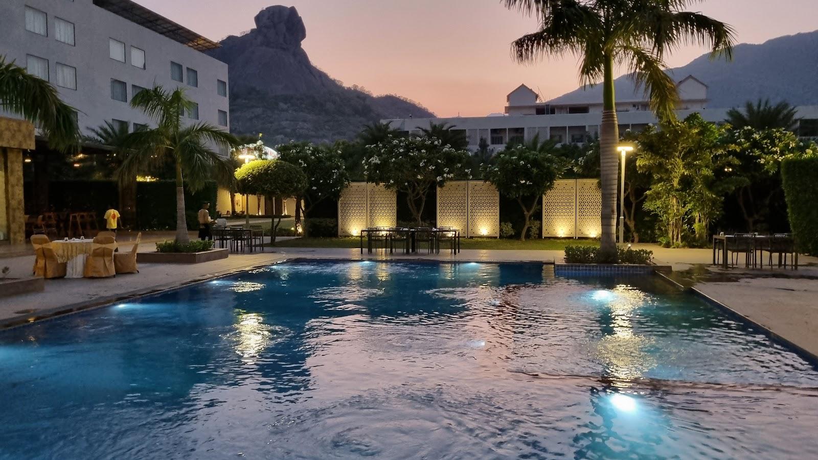 Hillcrest Hotel & Resort – photo 4