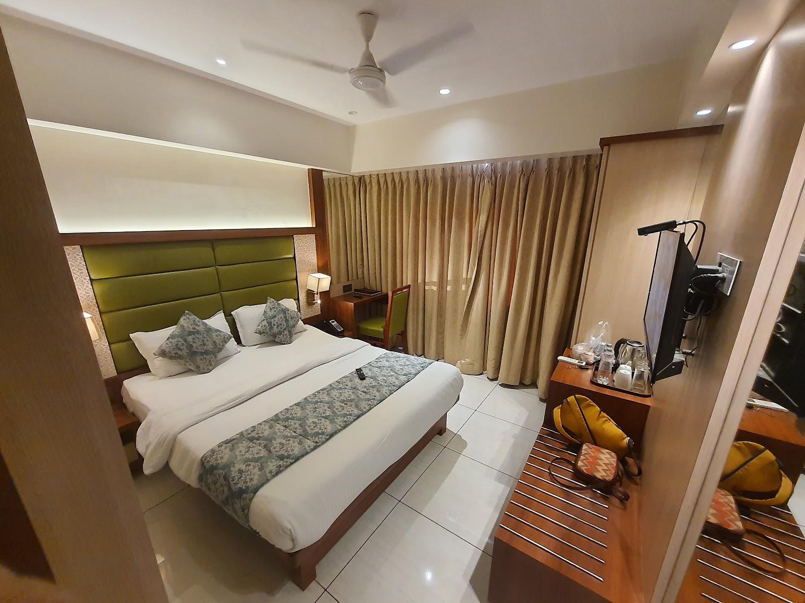 Gold Crest Suites – photo 2