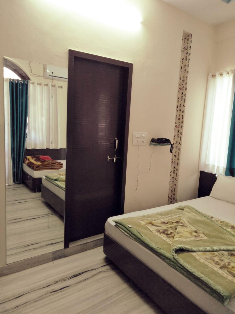 Hotel Vallabh Nidhi (Car Parking Facility) – photo 3