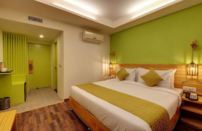 Hotel The Golden Feather – photo 2
