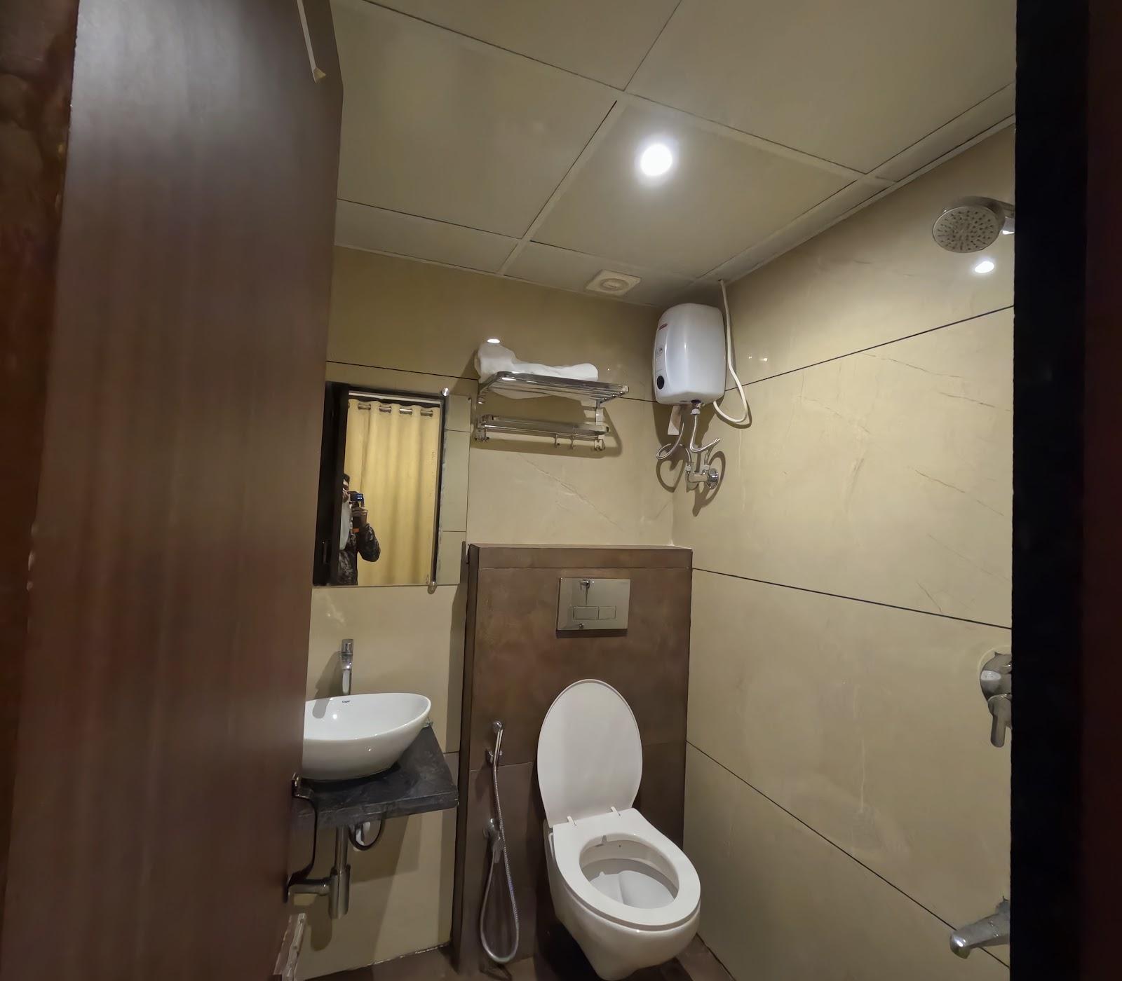 FabHotel Shubham Inn – photo 1