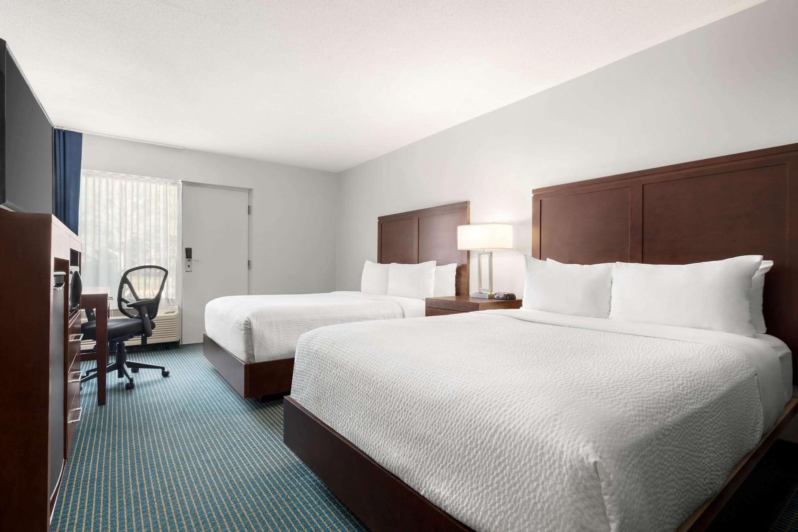 Days Inn by Wyndham Sarnia Harbourfront – photo 4