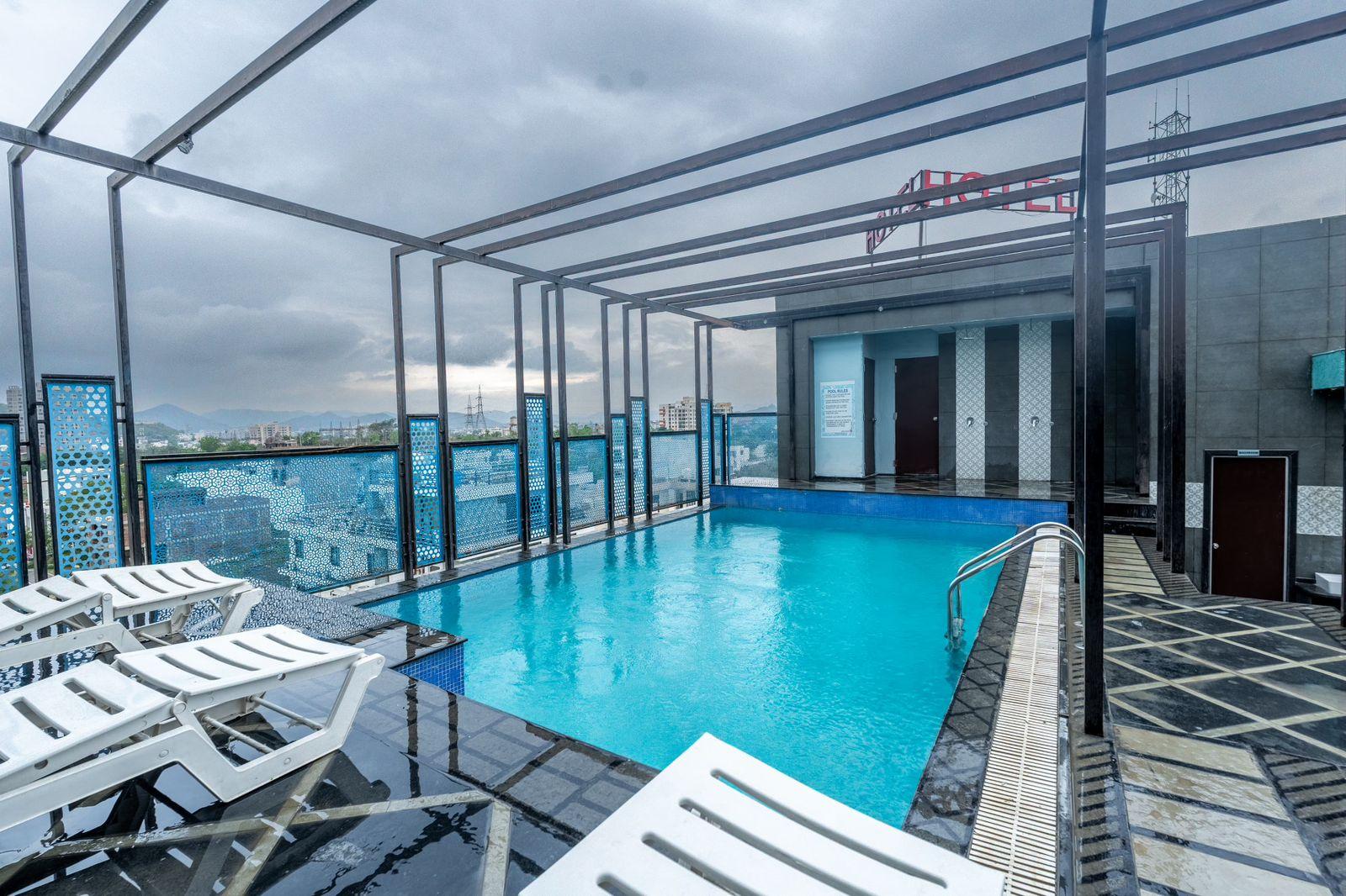 Hotel Suvin Residency with Rooftop Swimming Pool – photo 4