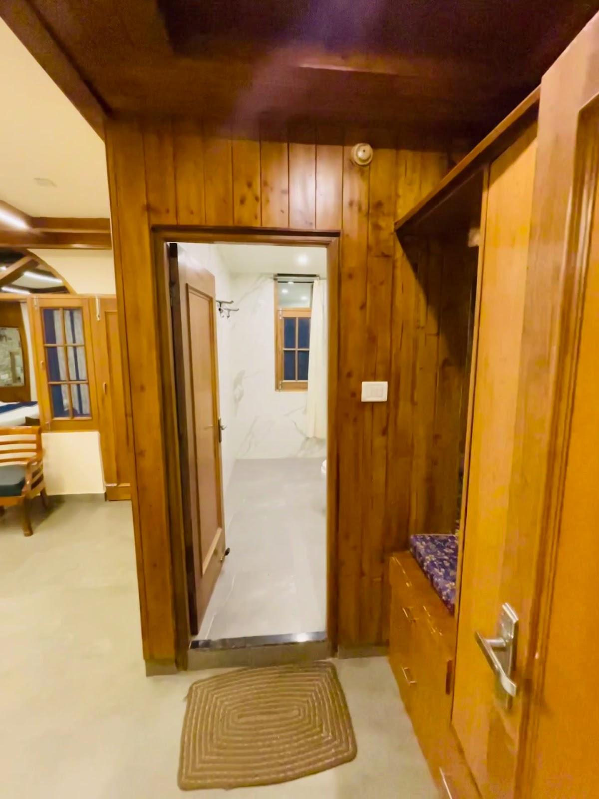 Hotel Himalayan Escape & COTTAGES Kufri – photo 2