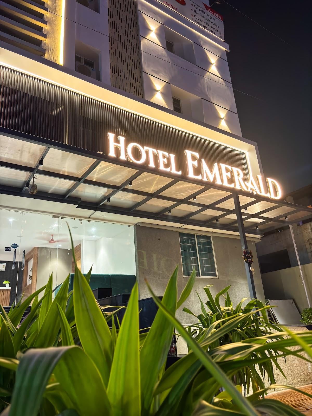 Hotel Emerald – photo 1