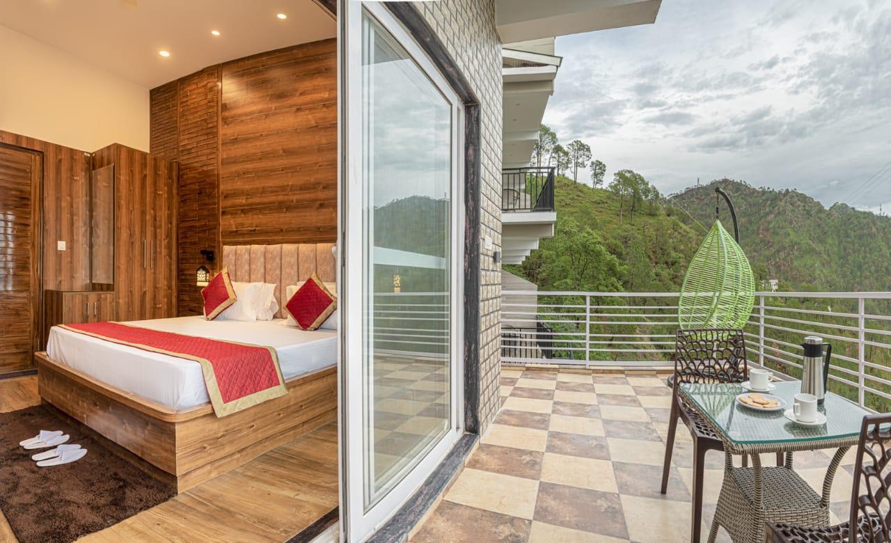 Lake View Kasauli Cottage