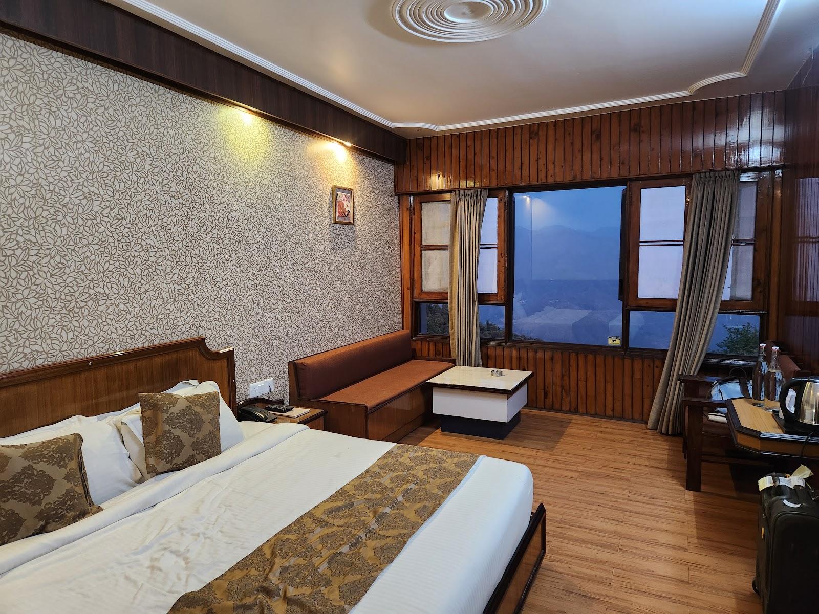 Hotel Vishnu Palace - Pure Vegetarian Family Hotel | Affordable Luxury Himalayan View Hotel Mussoorie library Mall Road – photo 3