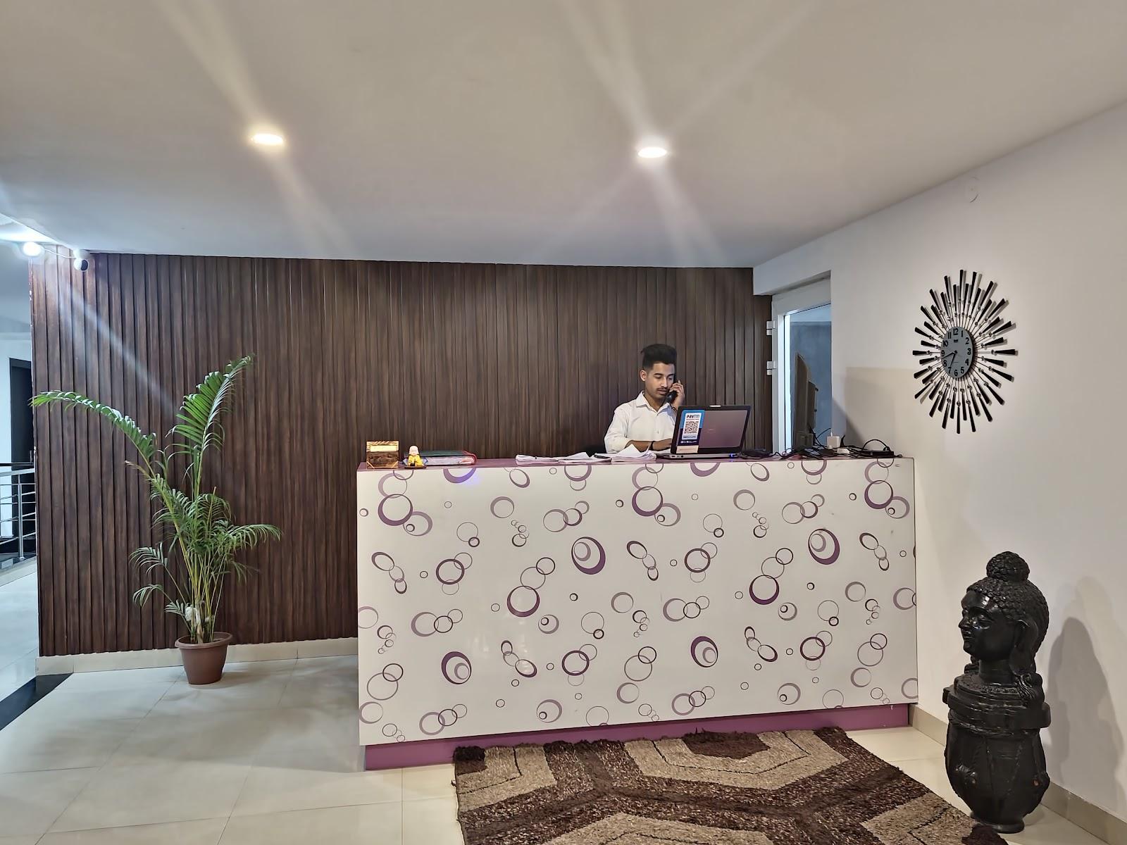Tipsyy inn Suites 007 – photo 1