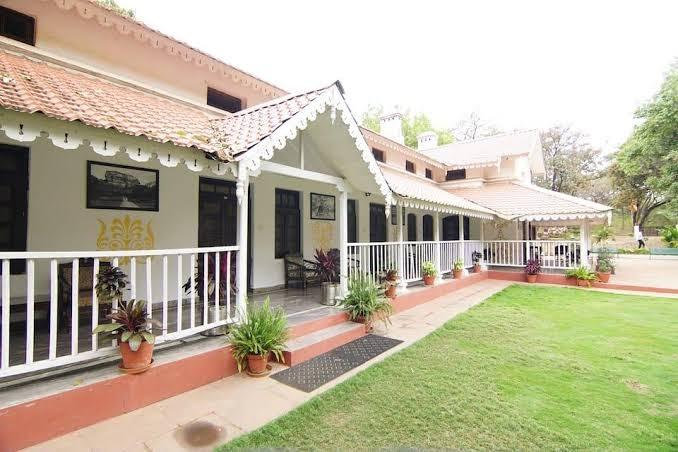 Karnikar Bungalow Hotel – photo 4