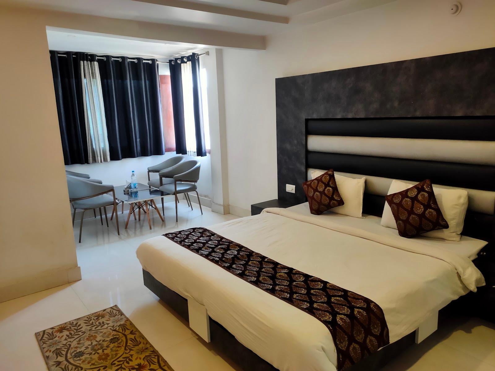 Hotel The Hills – photo 3