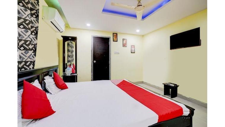 B M W GUEST HOUSE – photo 2