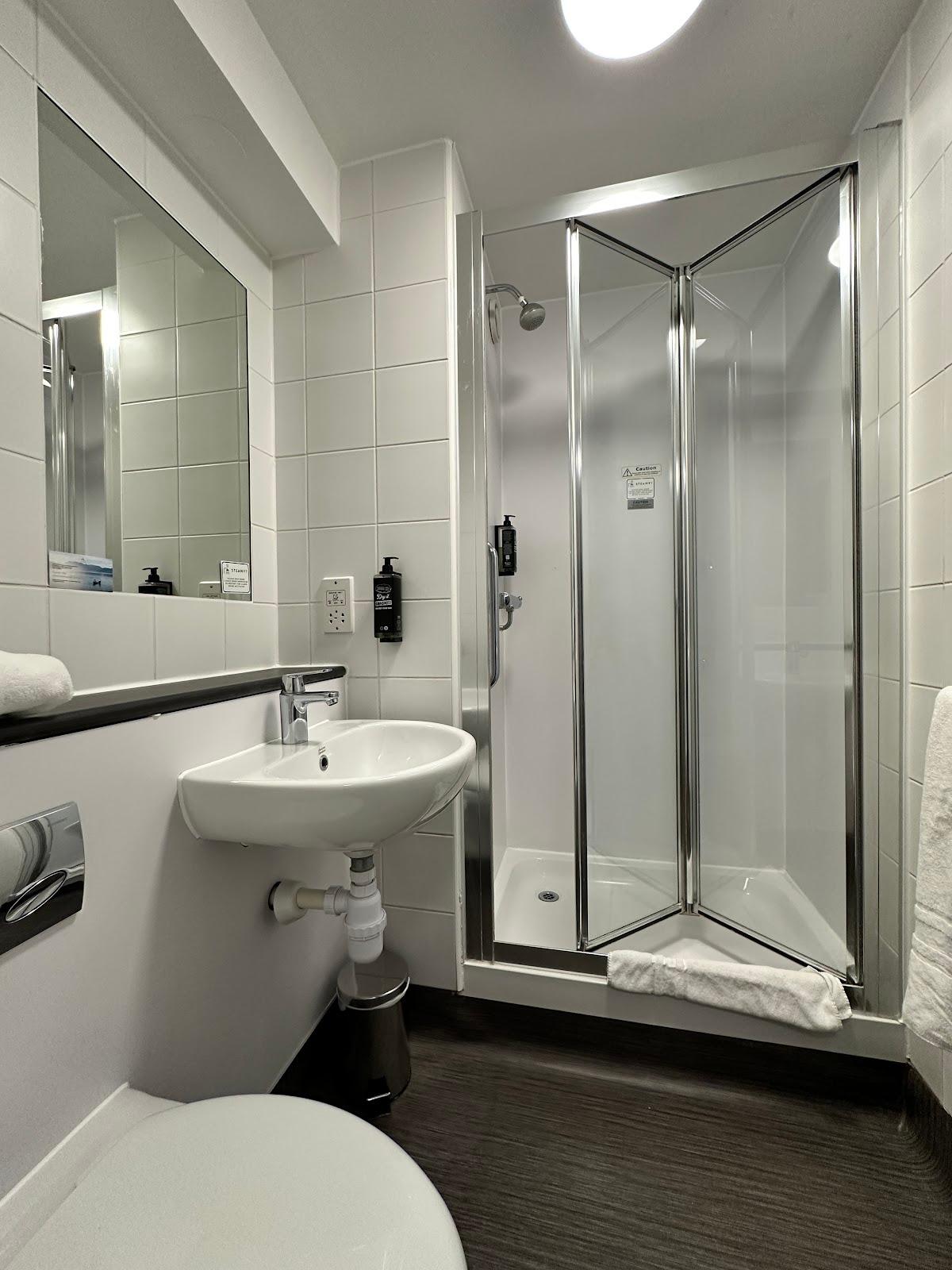 ibis budget London Heathrow Central – photo 4