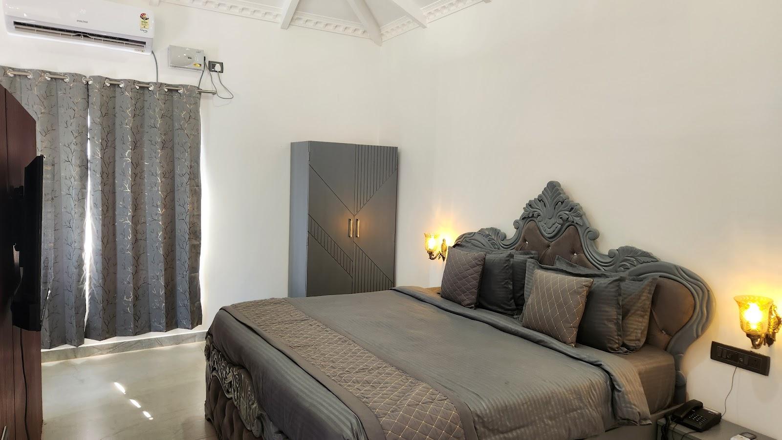 Revellers Resort – photo 2