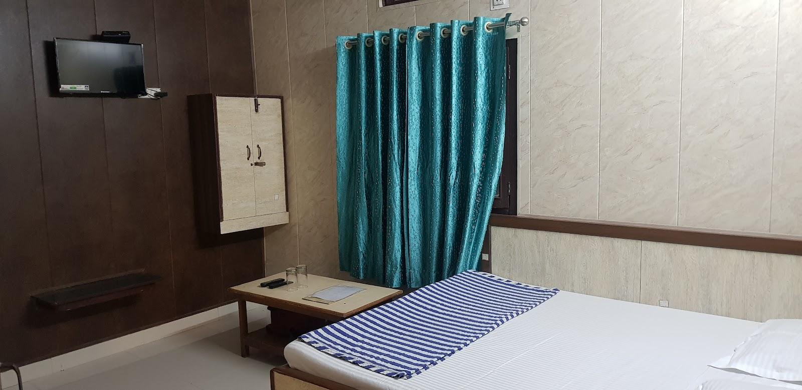 Hotel Premansh – photo 2