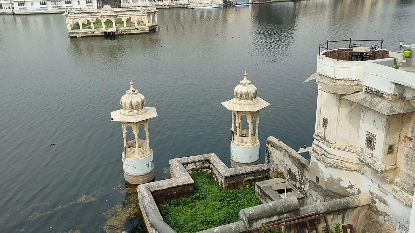 Hotel Devraj Niwas on Lake Pichola Udaipur – photo 2