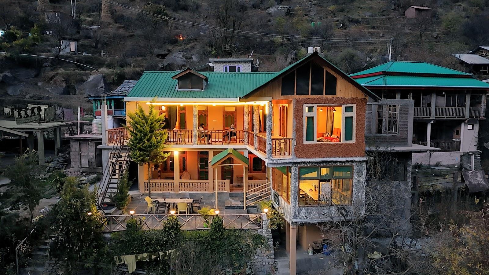 Brown Dipper House by Humming Woods Stay & Cafe