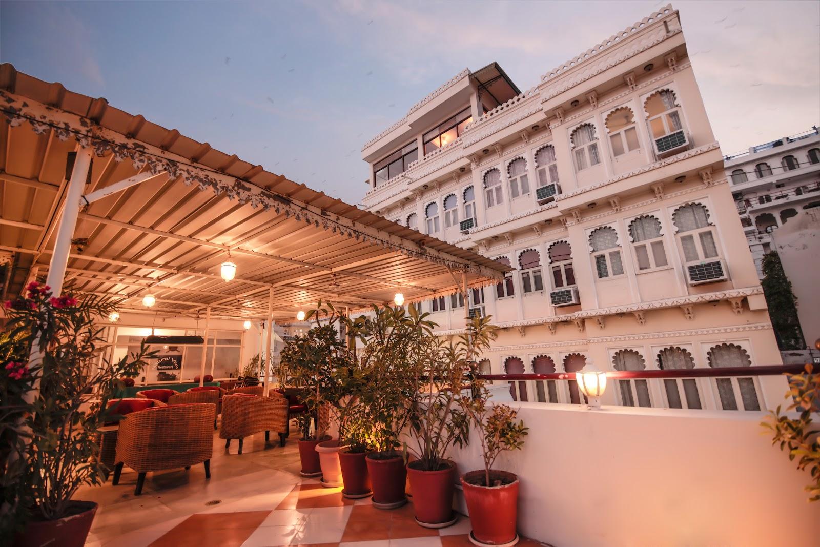Hotel Devraj Niwas on Lake Pichola Udaipur – photo 1