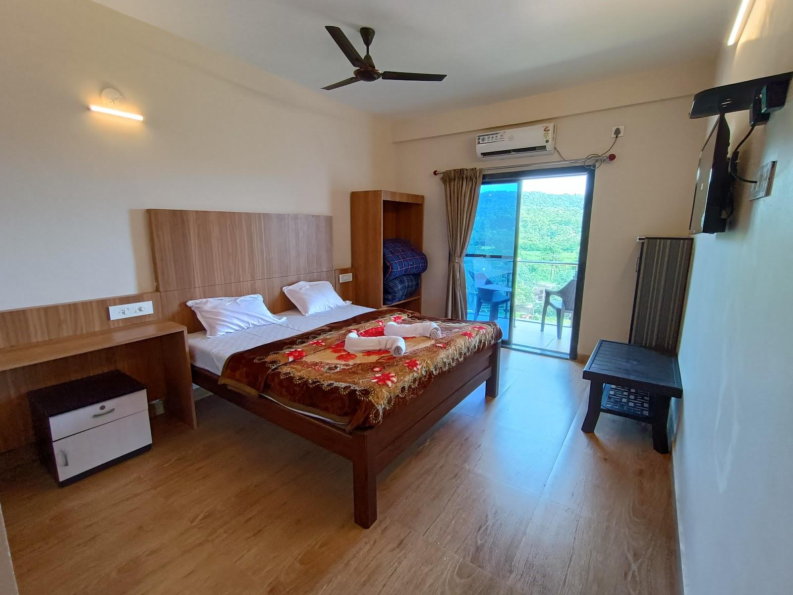 Treebo Ss Residency Mountain View With Swimming Pool – photo 3