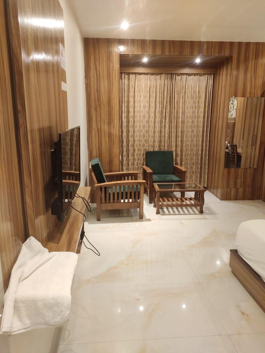 Hotel BKC Grand – photo 3