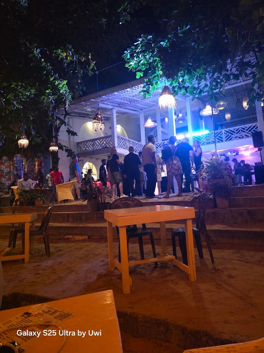 Surf Bar Mirissa – photo 2