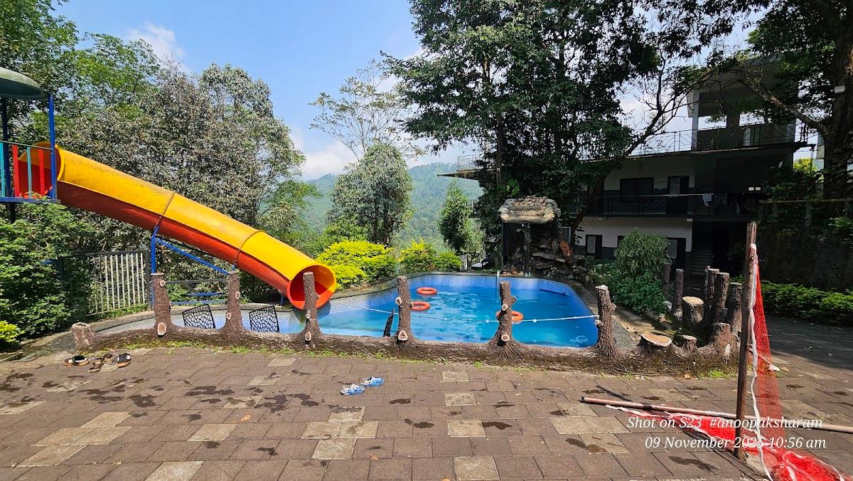Neebar Gate Resorts, Kakkadampoyil