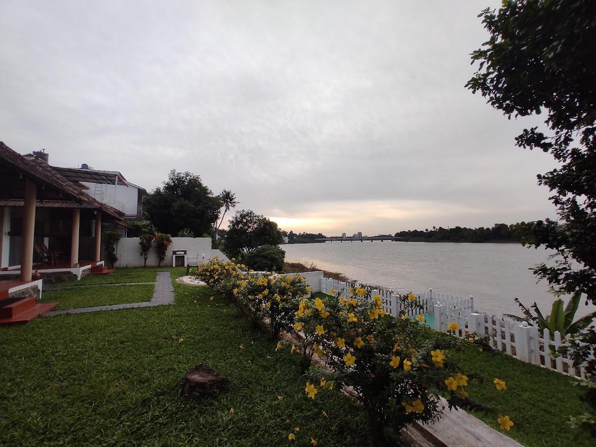 Lazy Gaze by the river – photo 3