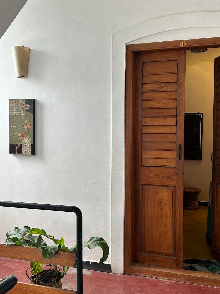 French Rivera (White Town) – photo 4