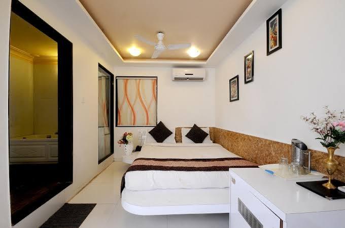 Hotel Vyankatesh & Pure Veg Restaurant