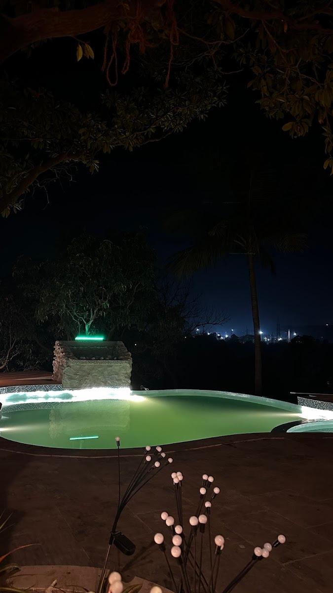 The Hilltop Villa & Resort – photo 2