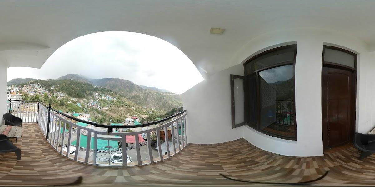 The Posh Hotel – photo 1