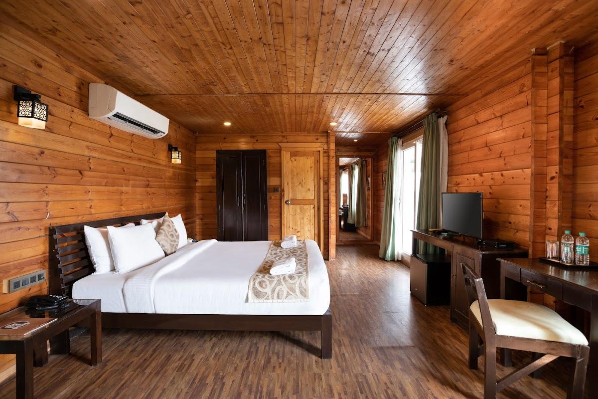 Stone Wood Riverfront Resort – photo 2