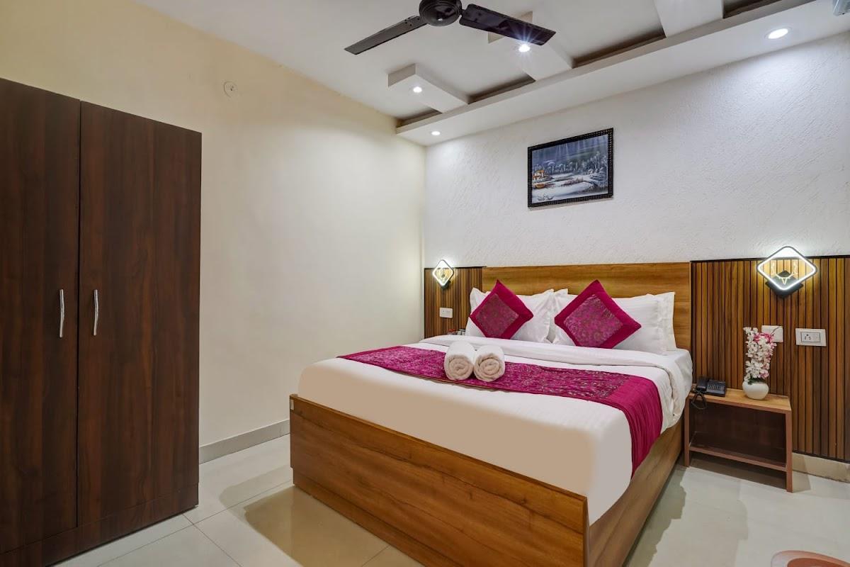 HOTEL TIARA INN – photo 4