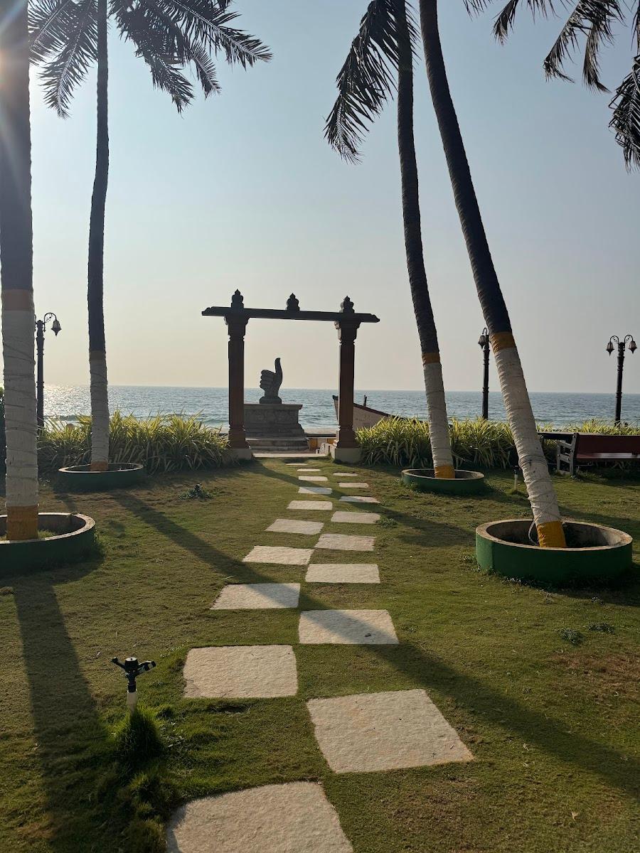 Oasis Beach House & Resort – photo 3