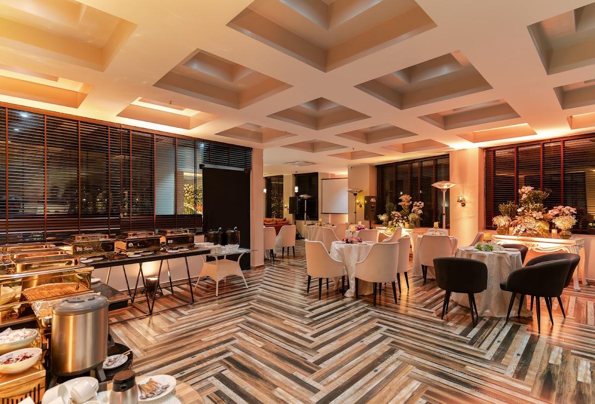 ALPINE HOTEL & VILLAS – photo 2