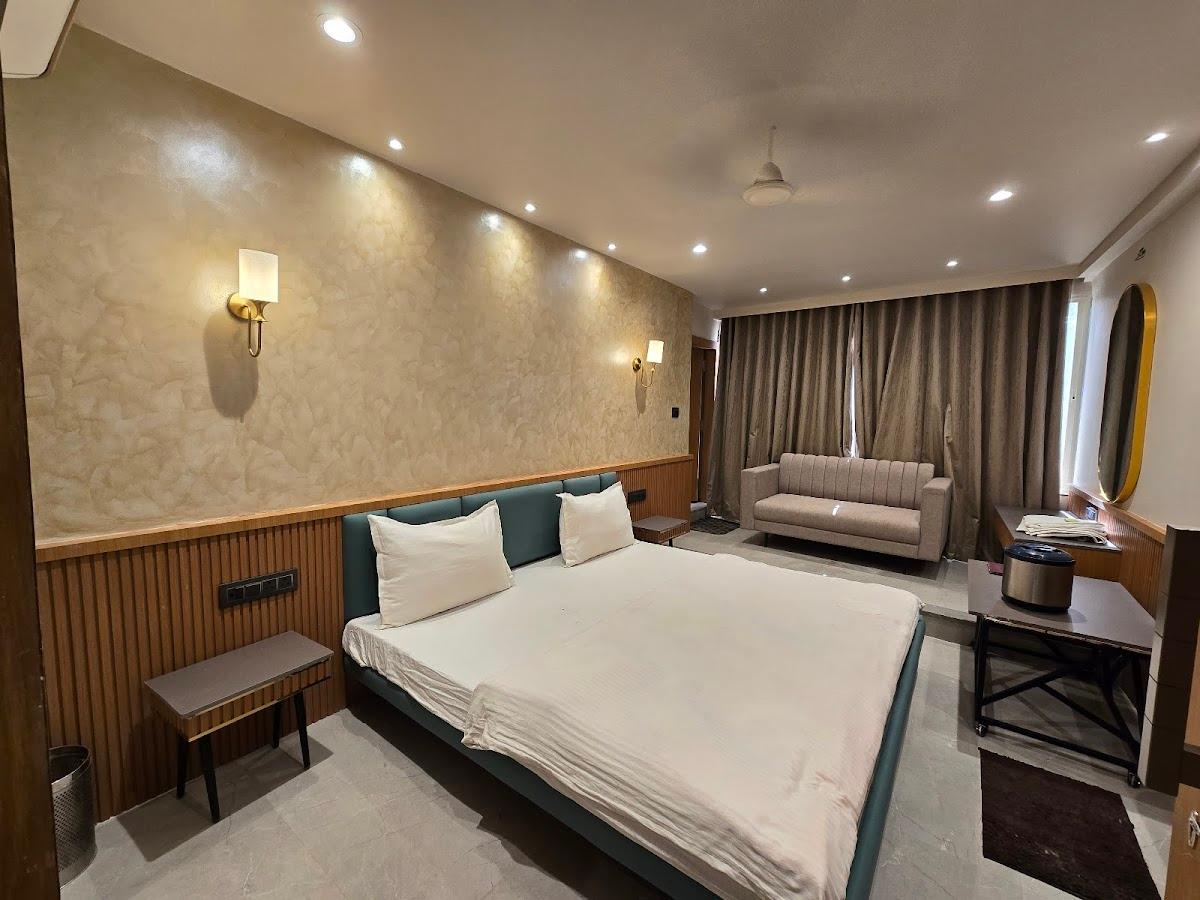 Hotel Utkarsh and Restaurant Pachmarhi