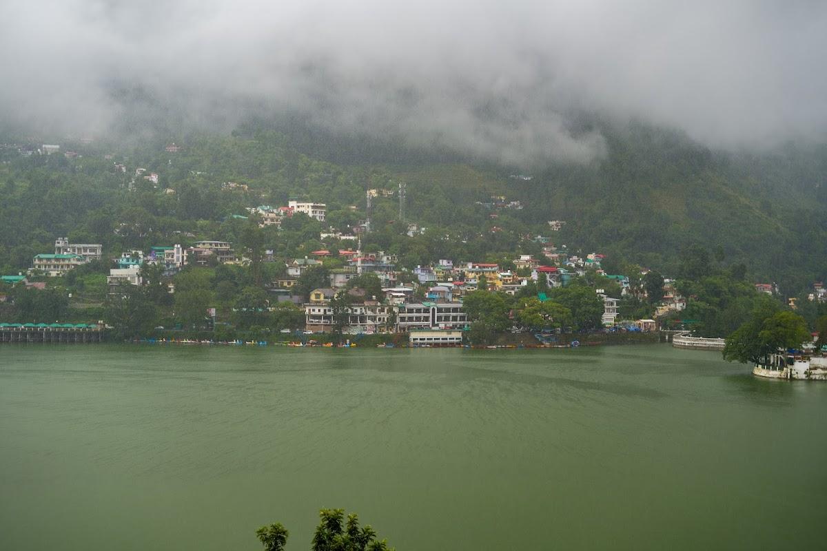 ELIVAAS Lakeview Manor - Luxury Villa in Bhimtal | 5 BHK Villa with Garden in Bhimtal – photo 4
