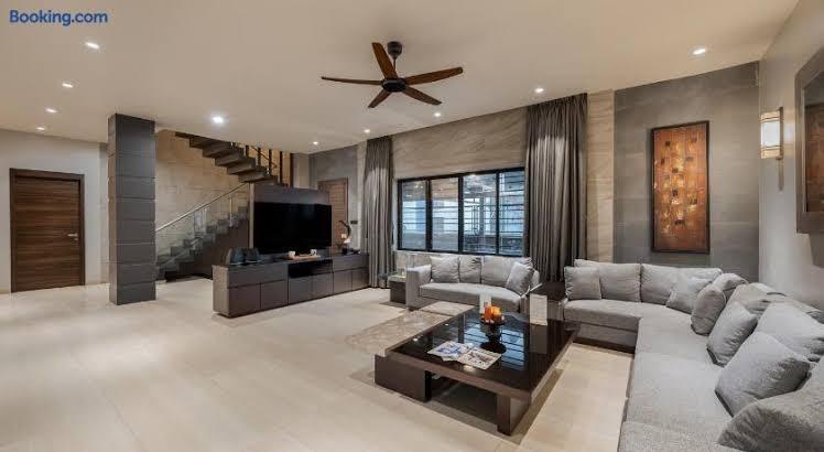 SaffronStays Three Palm Villa -7-BR villa with pool, jacuzzi, gazebo bar & lawns for celebrations in Lonavala - Entire Place – photo 3