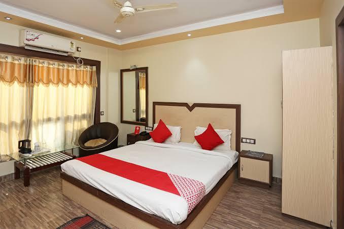 Girish Hotel & Resort