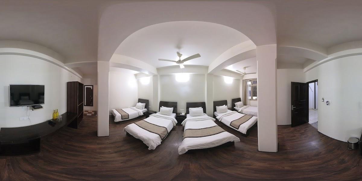 HOTEL SHER-E-PUNJAB & (Family Restaurant & Bar) – photo 1