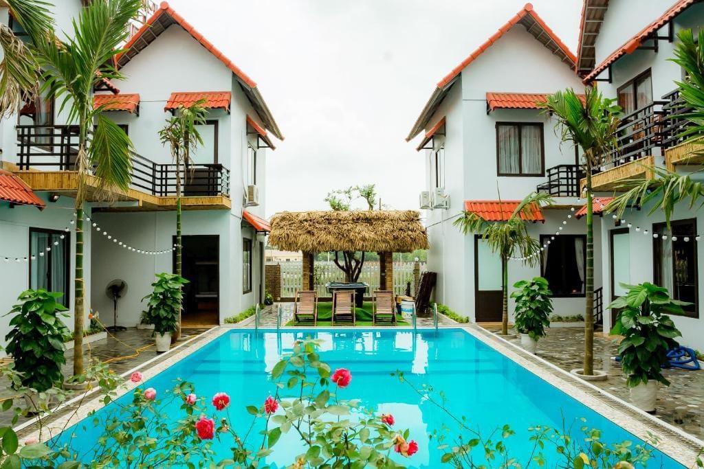 The Pineapple House