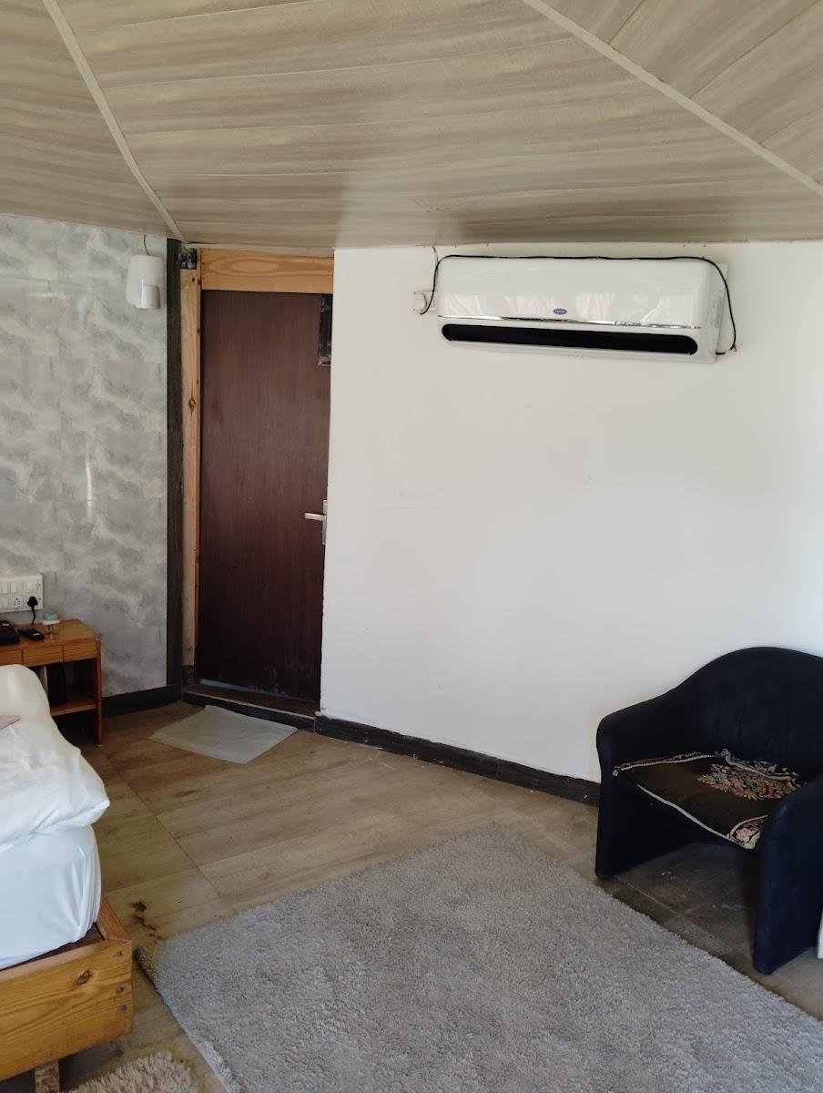Hotel Toppers Corner – photo 3