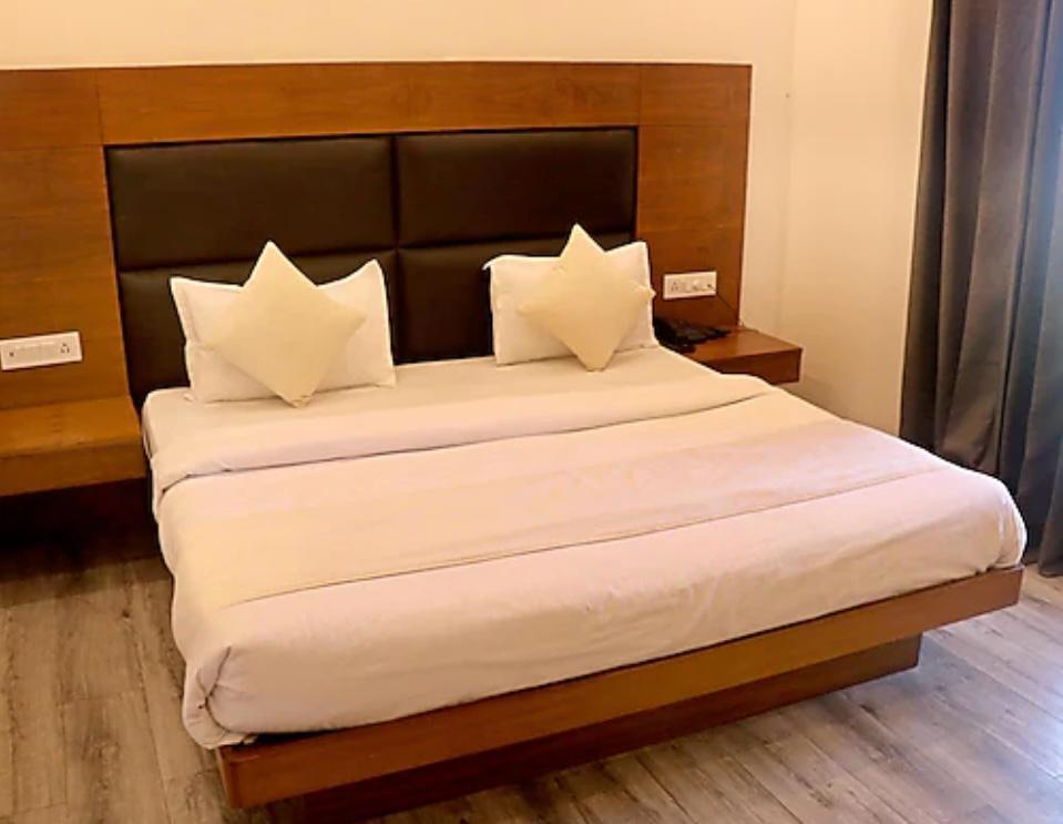 THEE AURA COMFORTS AND STAYS – photo 2