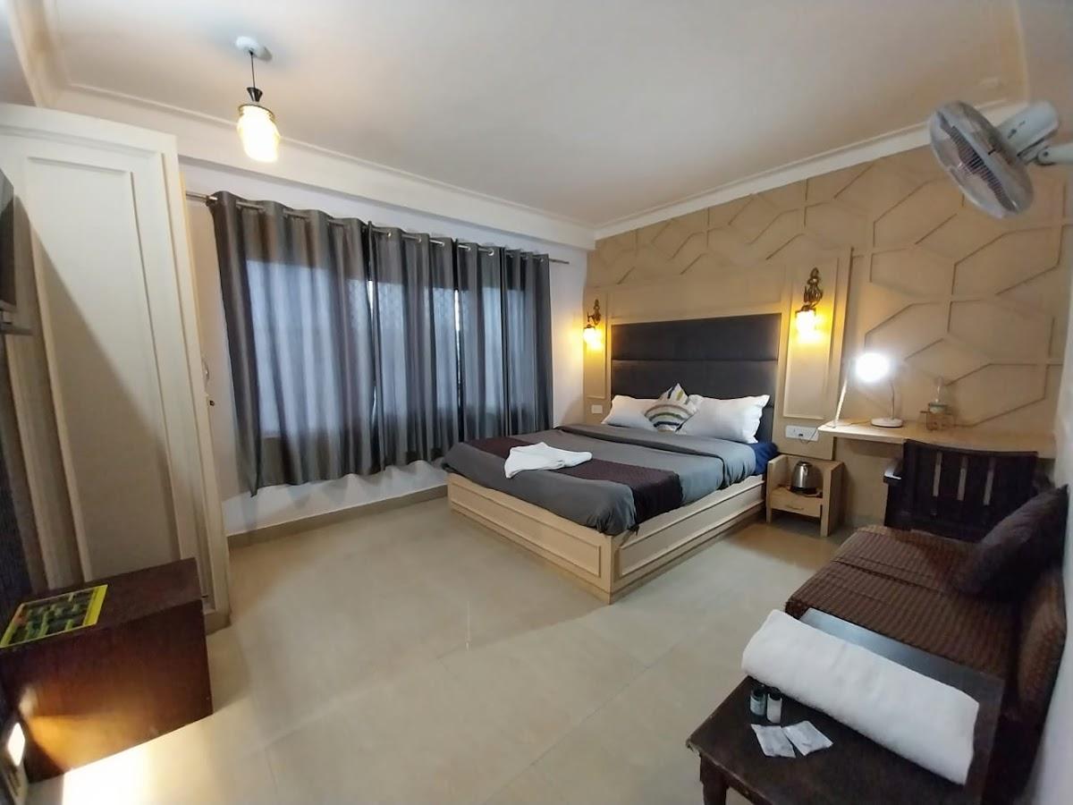 THE BUNKK INN HOTEL & RESTAURANT – photo 3
