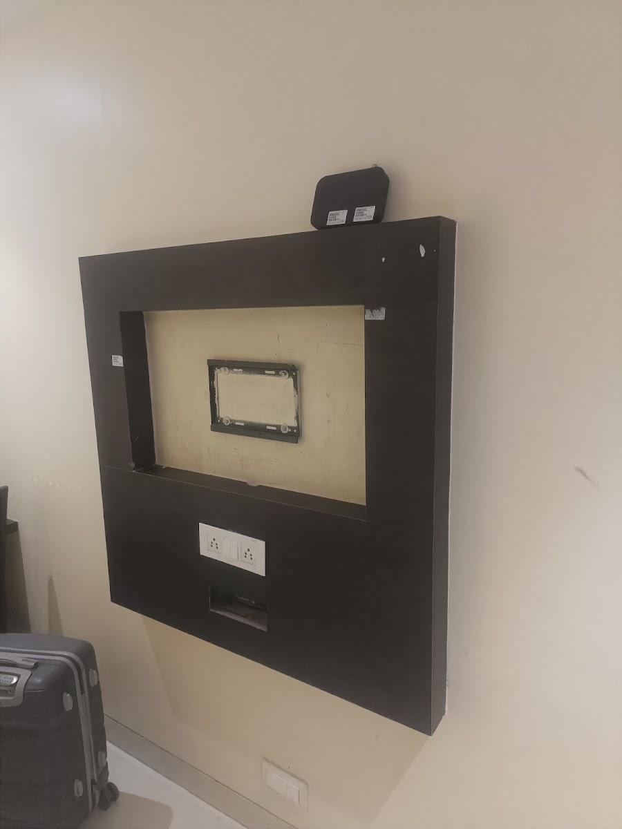 Via Embassy Suites – photo 2