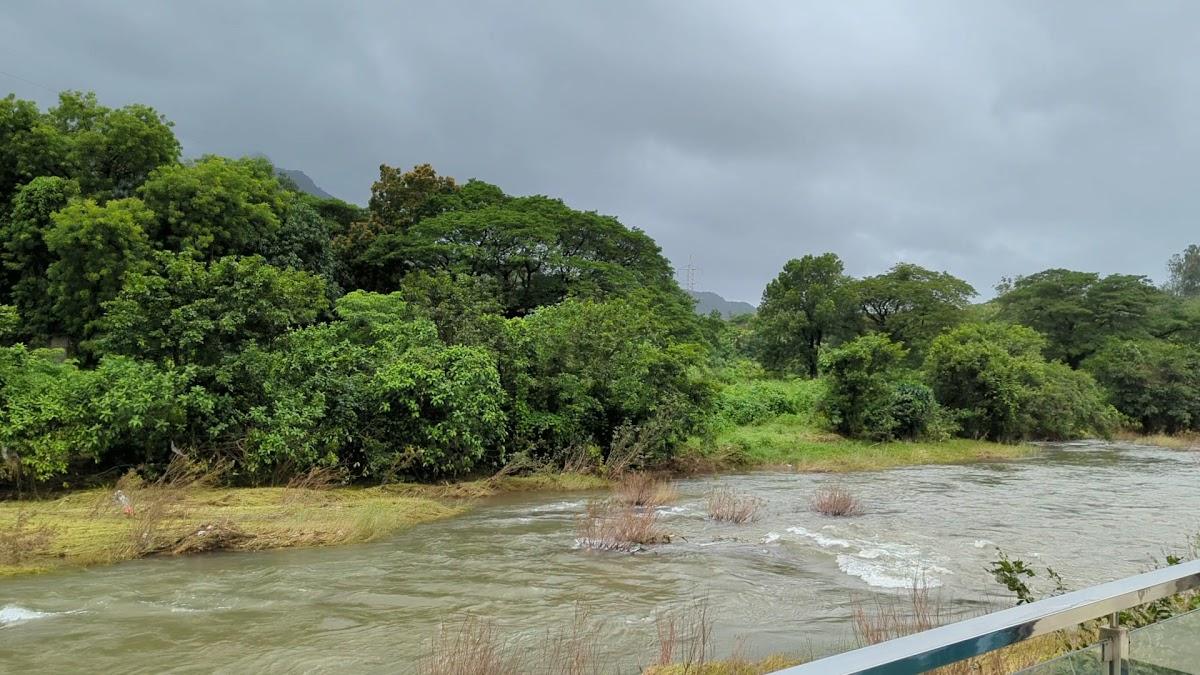SaffronStays Riverdeck Vista - 2 BDR Pool Villa in Karjat – photo 3
