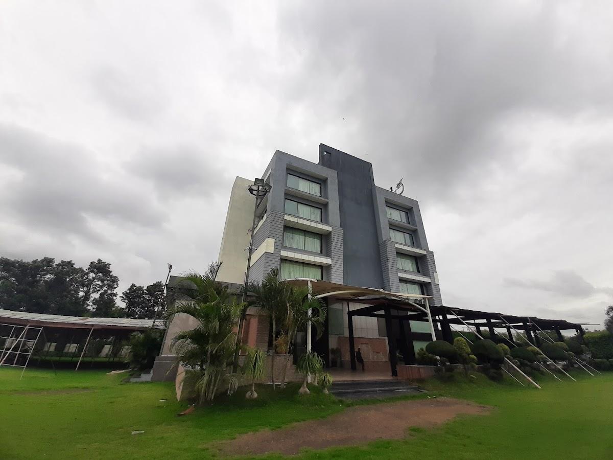 Royal Orchid Resort & Banquet Hall – photo 2