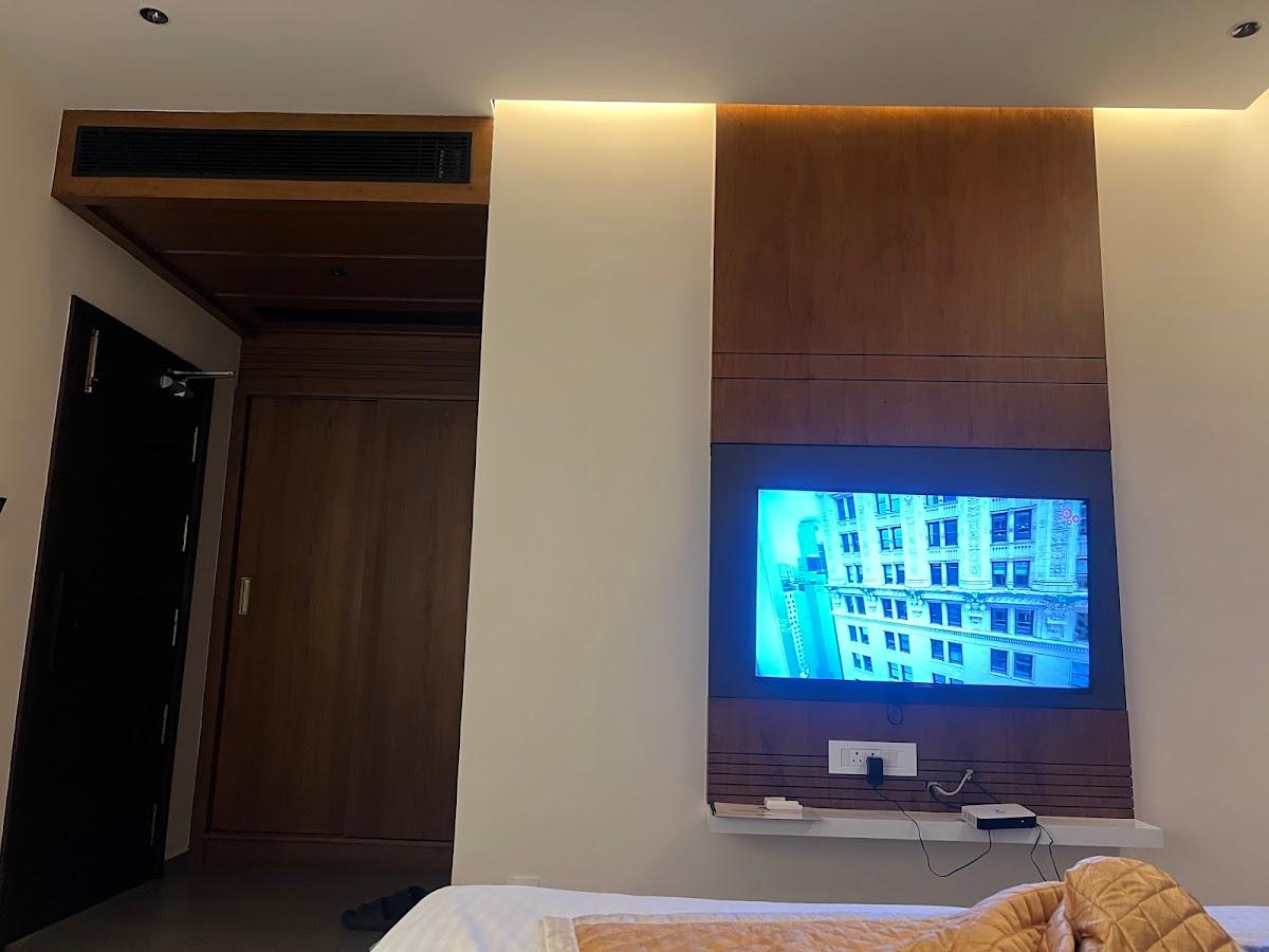 Ritz Avenue Luxury Hotel – photo 3