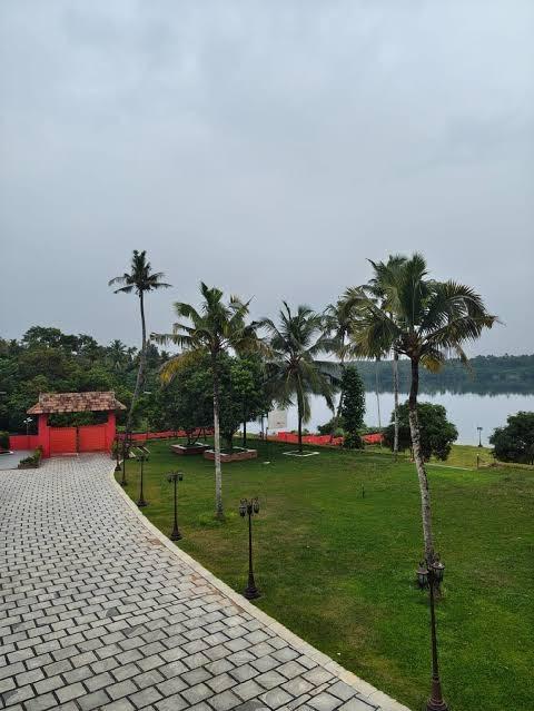 Royce Resort