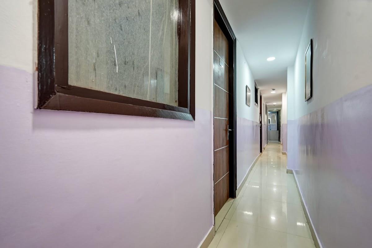 HOTEL TIARA INN – photo 2