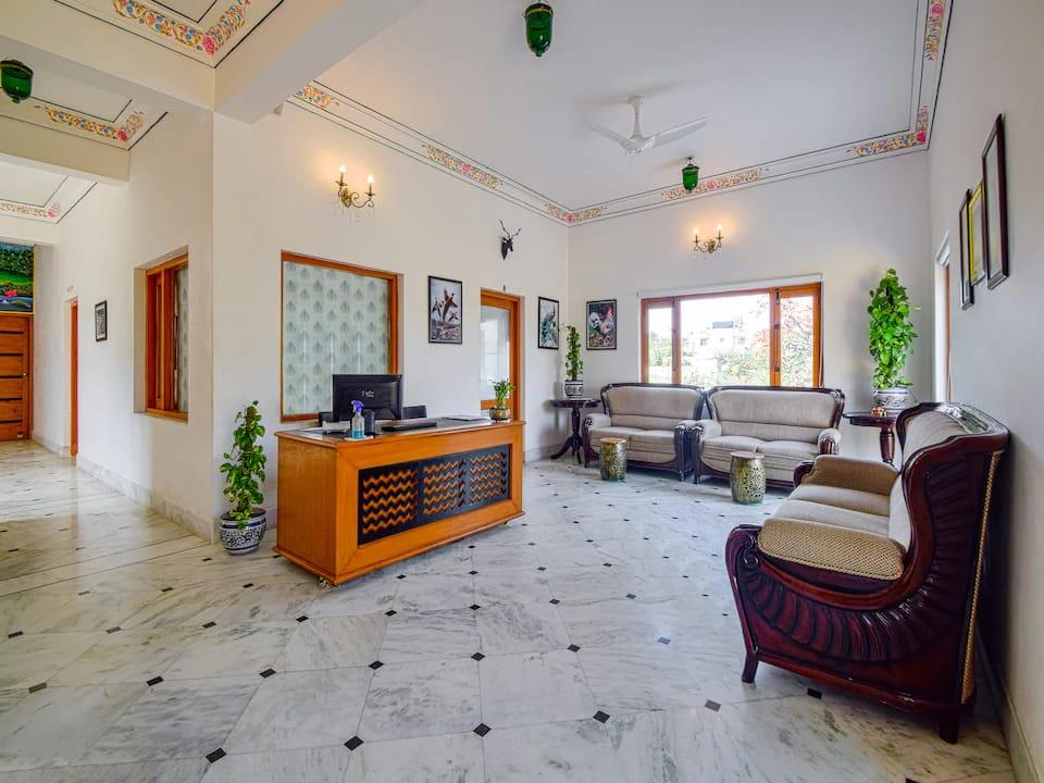 Hotel Indra Niwas